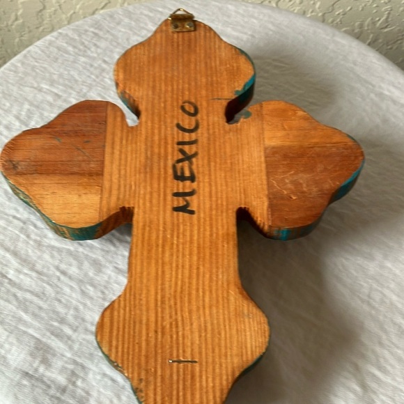 Artistic Wooden Cross with Bluebonnets & Bee Design- Handcrafted- made in Mexico - Picture 14 of 16